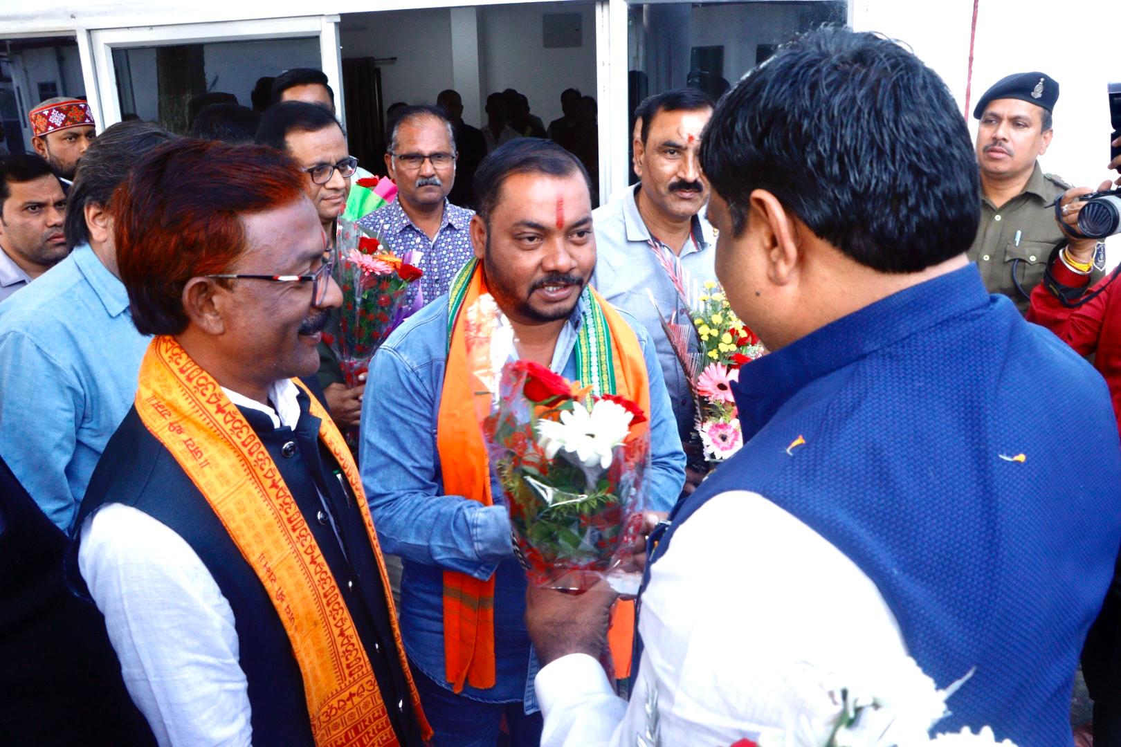 रायगढ़ पहुंचे स्कूल शिक्षा मंत्री गजेन्द्र यादव, भाजपा नेता अमित यादव ने किया स्वागत