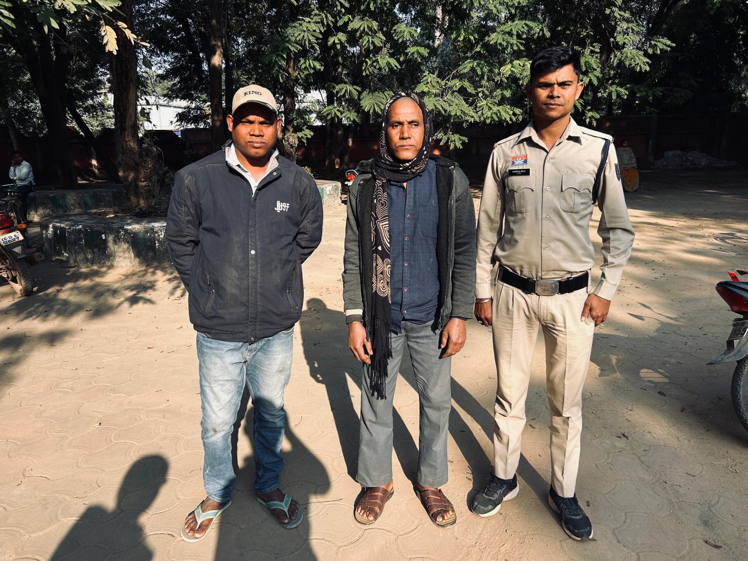 बरपाली शराब रेड कार्यवाही दौरान आबकारी टीम से हुज्जतबाजी करने वाले दो आरोपियों को पुसौर पुलिस ने गिरफ्तार कर भेजा रिमांड