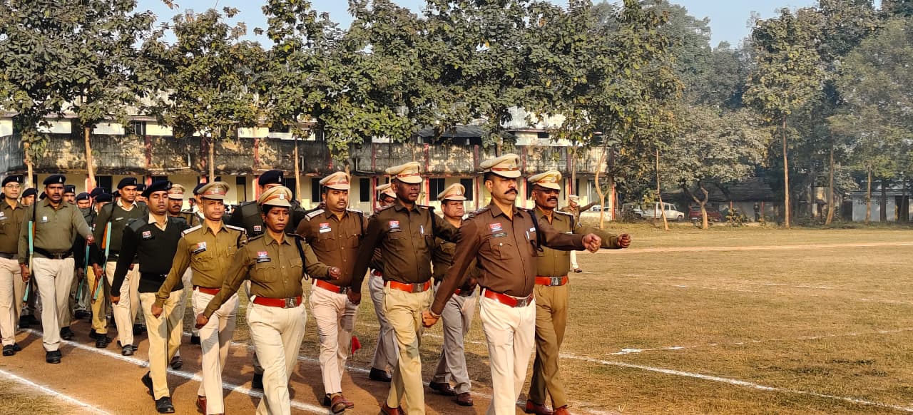पुलिस लाइन में एसपी ने ली परेड की सलामी, जनरल परेड और वार्षिक चांदमारी में जवानों ने दिखाया अनुशासन