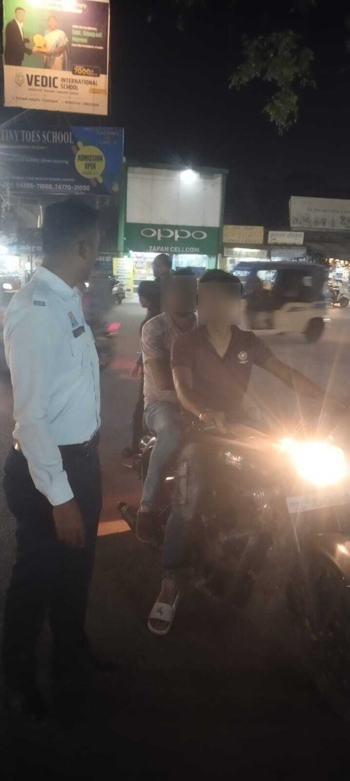 होली के मद्देनजर रायगढ़ पुलिस की सख्त कार्रवाई, 40 नाबालिग वाहन चालक पकड़े गए, अभिभावकों को थाने बुलाकर काटा गया चालान