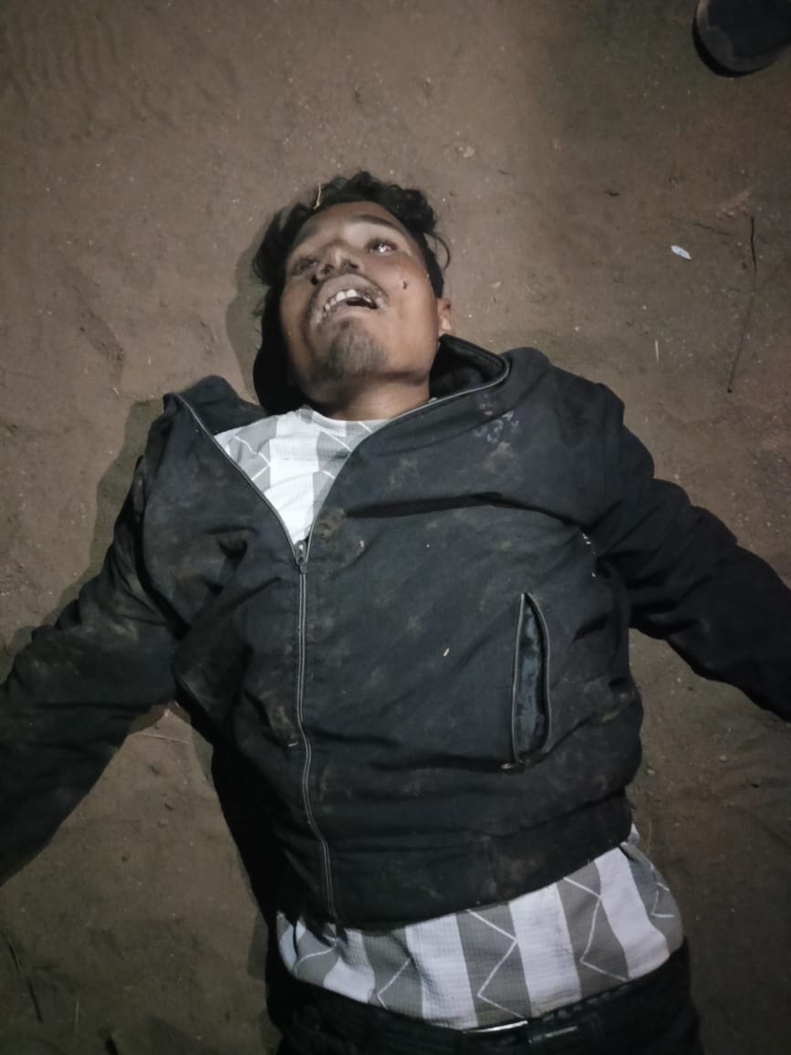 बालू लोड हाईवा ने बाईक सवार को कुचला, मौत के बाद आक्रोशित ग्रामीणों ने किया चक्काजाम