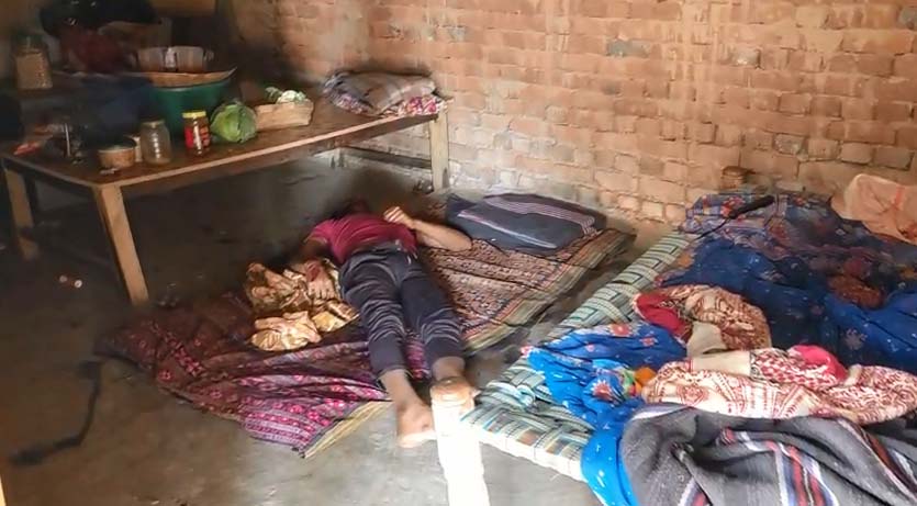 एक ही परिवार की तीन लोगों की कुल्हाड़ी मारकर हत्या, दो की हालत गंभीर, इलाज जारी, एक संदेही पुलिस हिरासत में