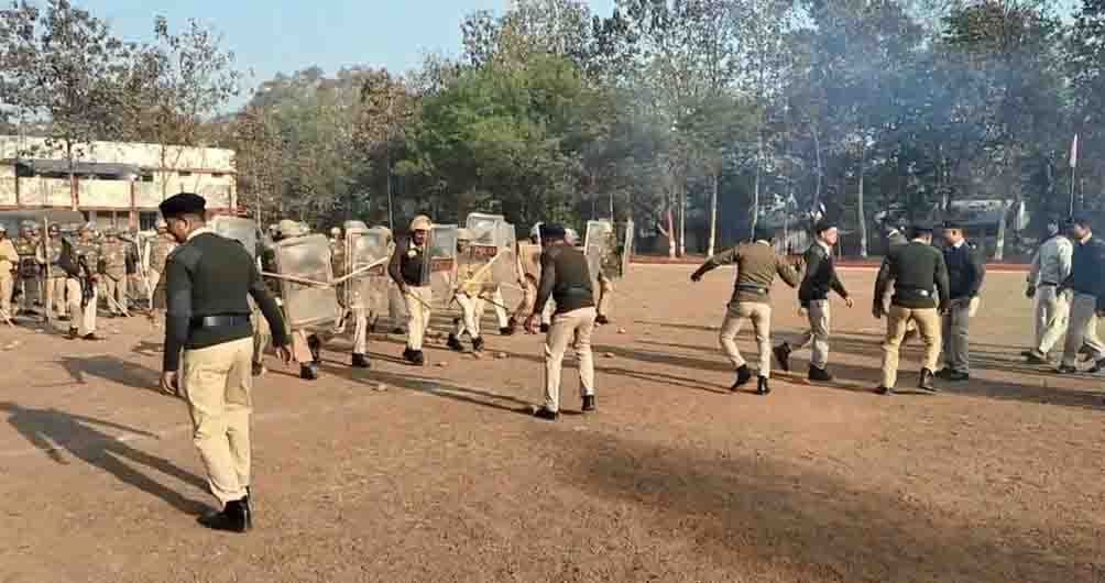 एसएसपी शशि मोहन सिंह ने किया पुलिस लाइन का वार्षिक निरीक्षण, परेड की सलामी लेकर बलवा ड्रिल का कराया अभ्यास, वाहन शाखा, आर्म्स शाखा, स्टोर और बीडीएस टीम का निरीक्षण, संसाधनों की स्थिति की ली जानकारी