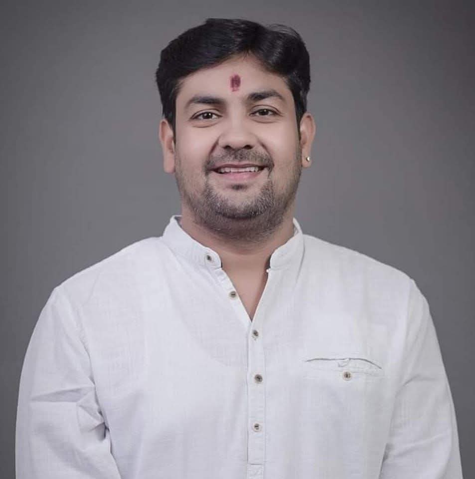 युवा कांग्रेस के राष्ट्रीय अध्यक्ष की गिरफ्तारी के विरोध में युवा कांग्रेस रायगढ़ जिलाध्यक्ष आशीष जायसवाल एंड टीम दिल्ली रवाना