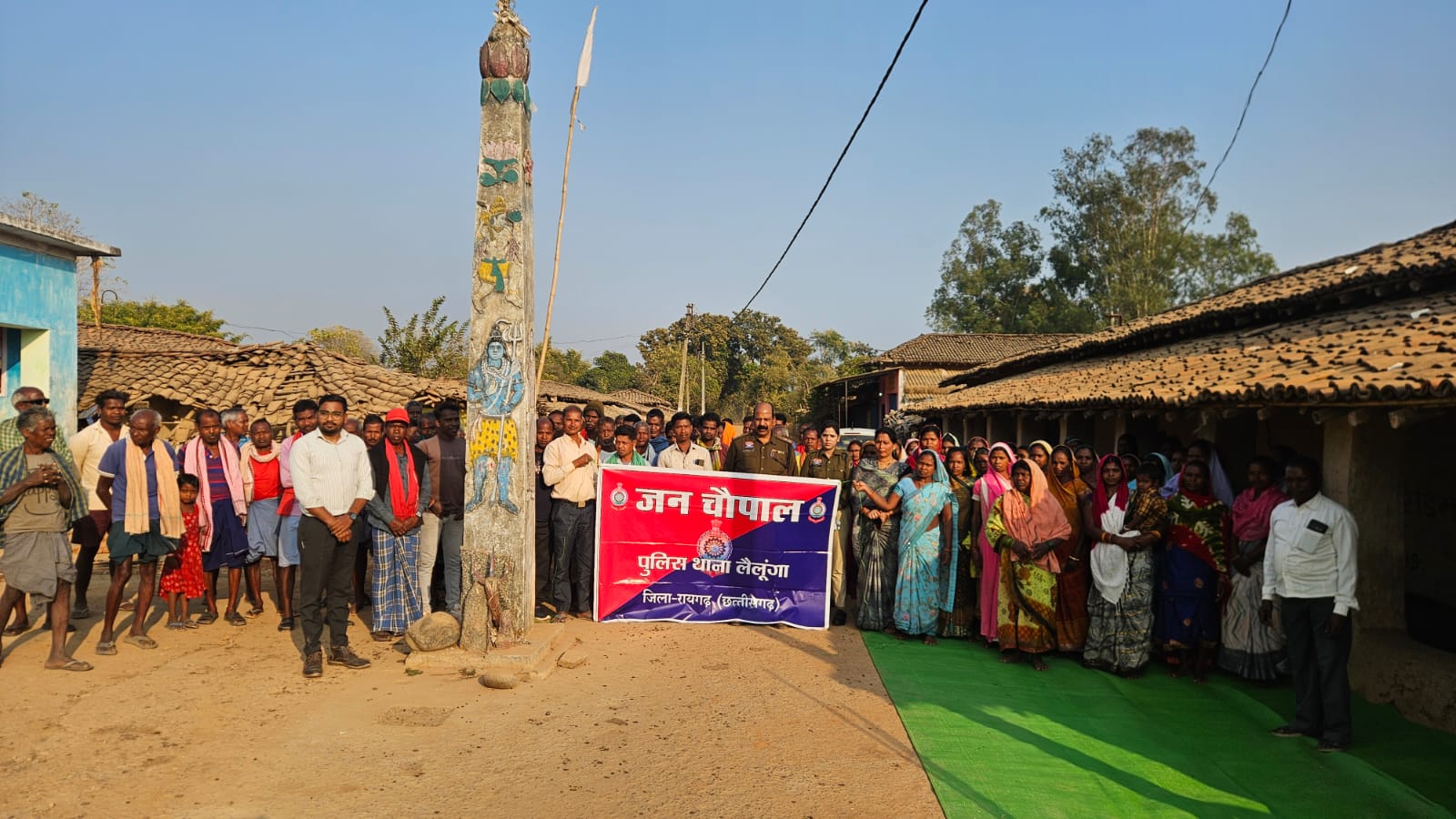 सुखवास में पुलिस का जन जागरूकता कार्यक्रम, ग्रामीणों को नशा मुक्ति और साइबर अपराधों से बचाव के लिए किया जागरूक, “ऑपरेशन आघात” के तहत अवैध शराब, गांजा और नशीली दवाओं की खरीदी-बिक्री करने वालों पर कड़ी कार्रवाई की चेतावनी