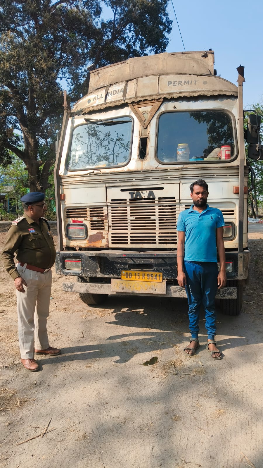 अवैध स्क्रैप नेक्सेस पर रायगढ़ पुलिस का बड़ा प्रहार, 9 वाहन और 140 टन स्क्रैप जब्त, उड़ीसा से पूंजीपथरा की ओर ले जाए जा रहे थे स्क्रैप, कोतवाली, जूटमिल और साइबर थाना पुलिस की संयुक्त कार्रवाई