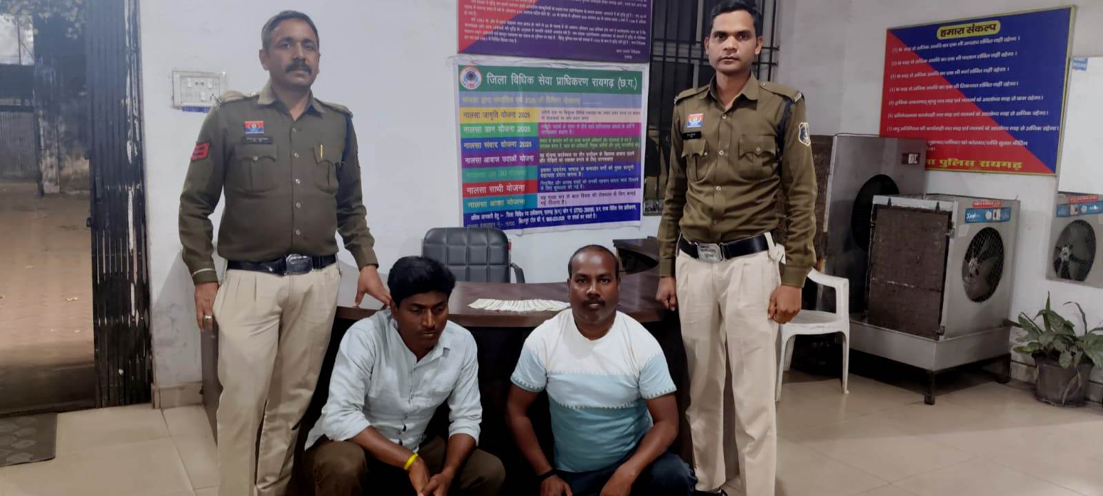 चांदमारी ईदगाह के पास कोतवाली पुलिस की जुआ रेड, दो जुआरी गिरफ्तार, 8200 नगदी और ताश जब्त