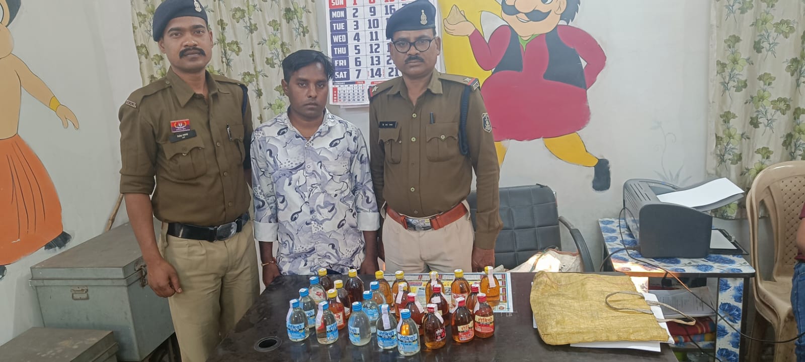 रायगढ़ में ऑपरेशन “आघात” के तहत पुलिस की अवैध शराब पर ताबड़तोड़ कार्रवाई, जूटमिल पुलिस ने 10 लीटर महुआ शराब, इंदिरानगर में 29 पौव्वा देशी शराब व बिक्री रकम जब्त की