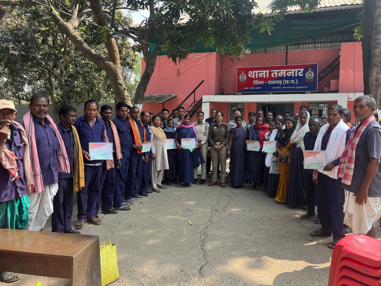 बीट प्रणाली सशक्त कर अपराध मुक्त रायगढ़ की दिशा में तमनार पुलिस की पहल, थाना प्रभारी तमनार ने ली ग्राम कोटवारों की बैठक में बीट सिस्टम को प्रभावी बनाने और ‘ऑपरेशन आघात’ की दी जानकारी