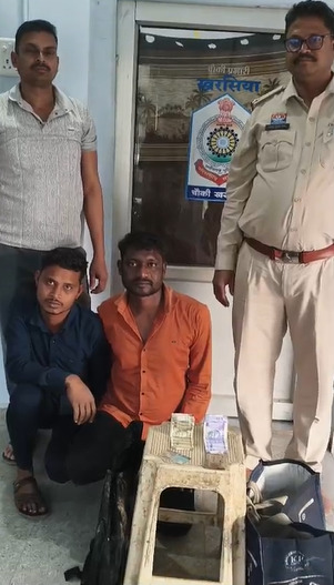 हमालपारा में उठाईगिरी का खुलासा , 24 घंटे के भीतर दो चोर गिरफ्तार, नगदी बरामद, मोटरसाइकिल के हैंडल में टंगे थैले से रुपये व दस्तावेज पार किये थे आरोपी