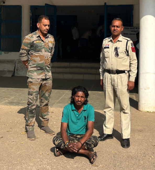 उधारी रकम के विवाद पर पड़ोसियों के बीच मारपीट, पति-पत्नी गिरफ्तार,आरोपियों ने हाथ मुक्के और ब्लेड से हमला कर चोट चहुंचाने की घटना