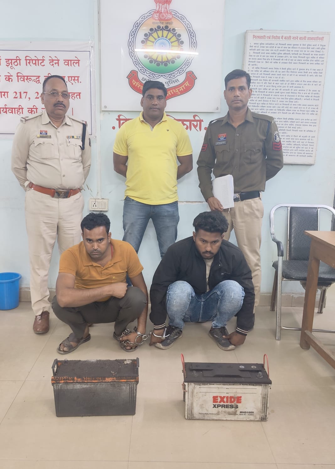 घरघोड़ा क्षेत्र में ट्रेलर से बैटरी चोरी करने वाले दो आरोपी गिरफ्तार, घरघोड़ा पुलिस की सतर्कता से पकड़े गये आरोपियों के कब्जे से चोरी की बैटरियां बरामद