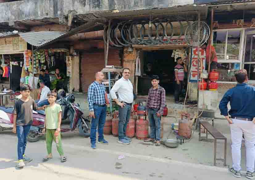 पेट्रोलियम पदार्थों की आपूर्ति को लेकर प्रशासन सतर्क, अफवाहों से बचने की अपील, कलेक्टर ने अधिकारियों को दिए आवश्यक दिशा-निर्देश, एलपीजी, पेट्रोल और डीजल का पर्याप्त स्टॉक उपलब्ध, घबराने की जरूरत नहीं