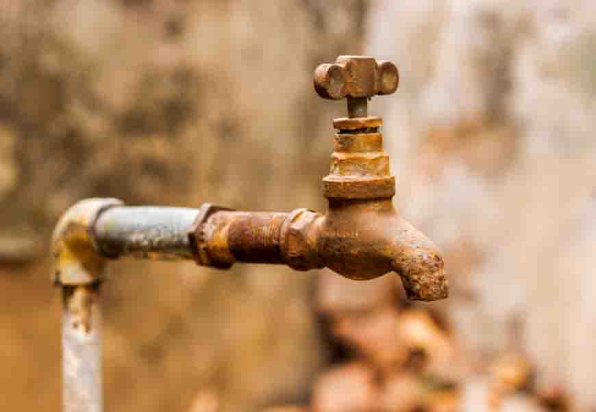 पुरानी बस्ती में दो दिनों से जल संकट, बूंद-बूंद को तरसे रहवासी, ​नगर निगम की लापरवाही से फूटा लोगों का गुस्सा; दैनिक कार्यों के लिए भटक रहे लोग