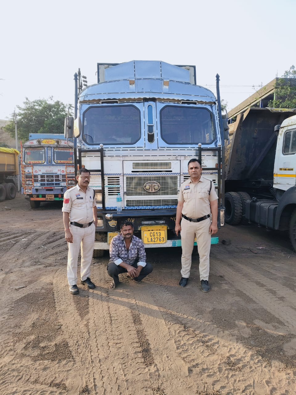 अवैध कबाड़ परिवहन पर रायगढ़ पुलिस की एक और बड़ी कार्रवाई, ट्रक सहित 13 टन अवैध स्क्रैप जब्त, संदिग्ध ट्रक को रोककर जांच में पकड़ा गया अवैध कबाड़