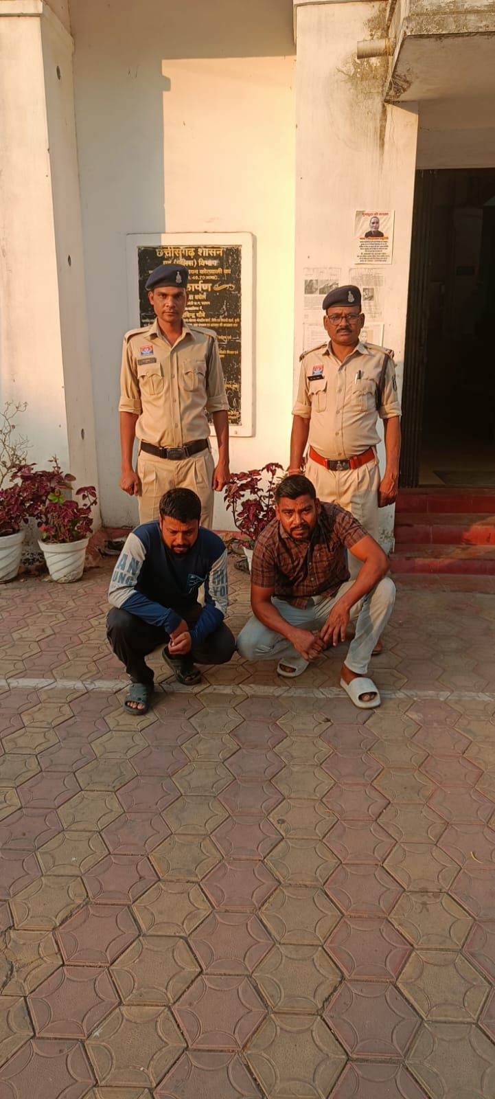 लूटपाट की घटना में पुलिस ने दो आरोपियों को किया गया गिरफ्तार, युवक से बोतल से हमला कर छीनी थी नकदी, कुछ ही घंटों में कोतवाली पुलिस ने सुलझाया मामला