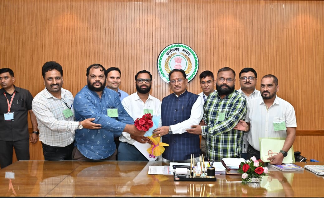 “स्वास्थ्य सेवा के योद्धाओं को सम्मान की आस: एनएचएम संघ ने मुख्यमंत्री से की मुलाकात कैशलेस सुविधा एवं लंबित मांगों पर हुई विस्तृत चर्चा”