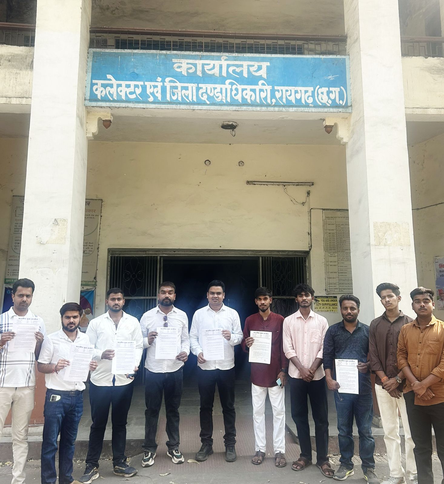 उस्मान बेग के नेतृत्व में युवा कांग्रेसियों ने हाथियों की लगातार मौत पर कलेक्टर को सौंपा ज्ञापन, युवा कांग्रेसियों ने रायगढ़ जिला प्रशासन को वन विभाग के लाचार प्रणाली पर दिया अल्टीमेटम