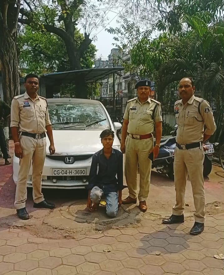 चोरी हुई होंडा सिटी कार 24 घंटे के भीतर बरामद, एक आरोपी गिरफ्तार, वारदात में शामिल दो अन्य आरोपी फरार, पुलिस की सघन तलाश जारी