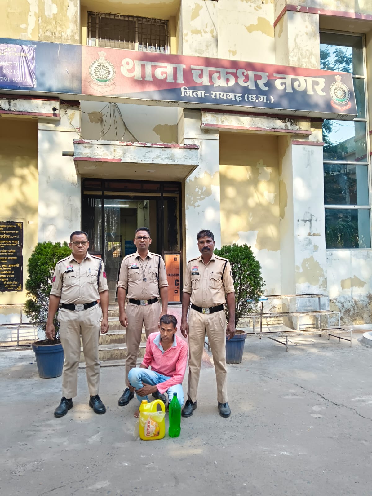 अवैध शराब पर ताबड़तोड़ कार्रवाई , 3 आरोपी गिरफ्तार, 57 लीटर शराब जब्त, दो अलग-अलग रेड — 2 आरोपी गिरफ्तार, 50 लीटर महुआ शराब जब्त