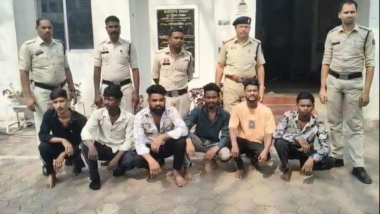 घर घुसकर मारपीट करने वाले युवकों पर रायगढ़ पुलिस की सख्त कार्रवाई, मारपीट में शामिल 6 आरोपी गिरफ्तार, कोतवाली पुलिस ने की गैरजमानतीय धाराओं में कार्रवाई, सभी आरोपियों को रिमांड पर भेजा गया