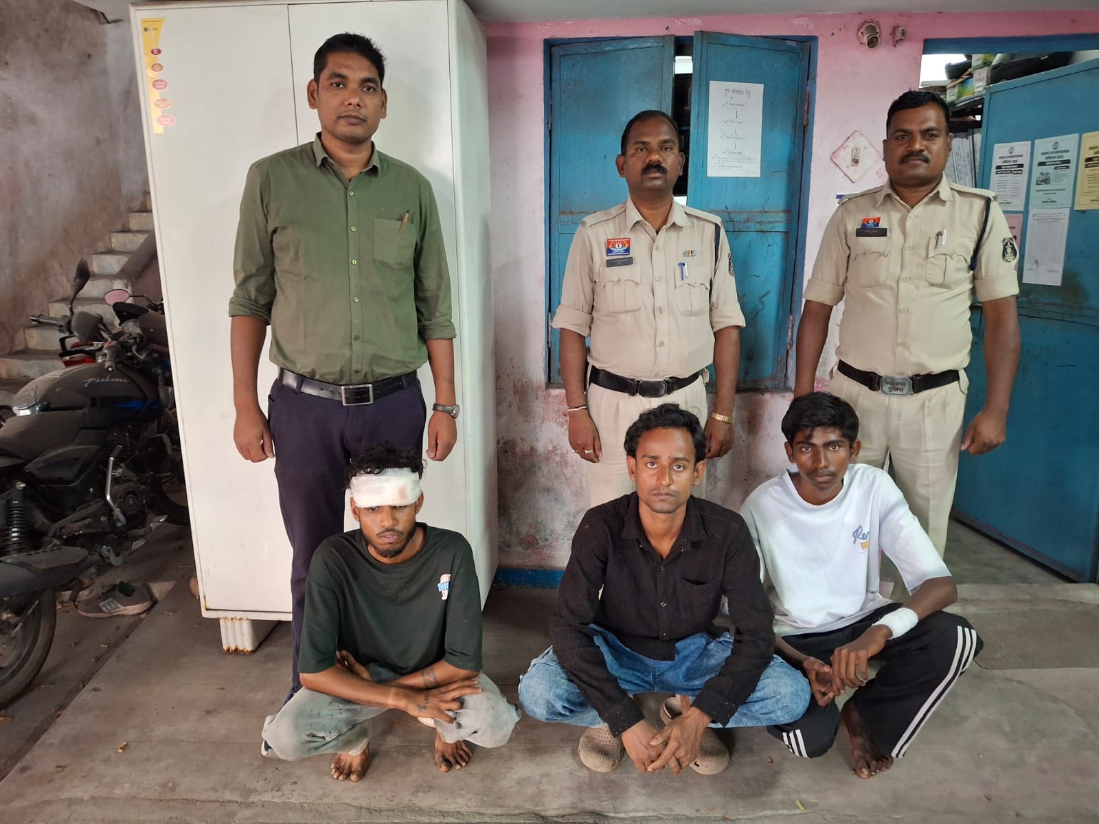 झगड़ा, मारपीट और हथियार लहराने वालों पर रायगढ़ पुलिस की सख्त कार्रवाई, 6 आरोपी गिरफ्तार, आर्म्स एक्ट में भेजे गये रिमांड