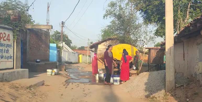 सुखे नलों से कैसे बुझे सुखे कंठ की प्यास, दो वार्डो में पानी के लिये त्राहीमाम! बोर बंद होनें से जनता हलाकान