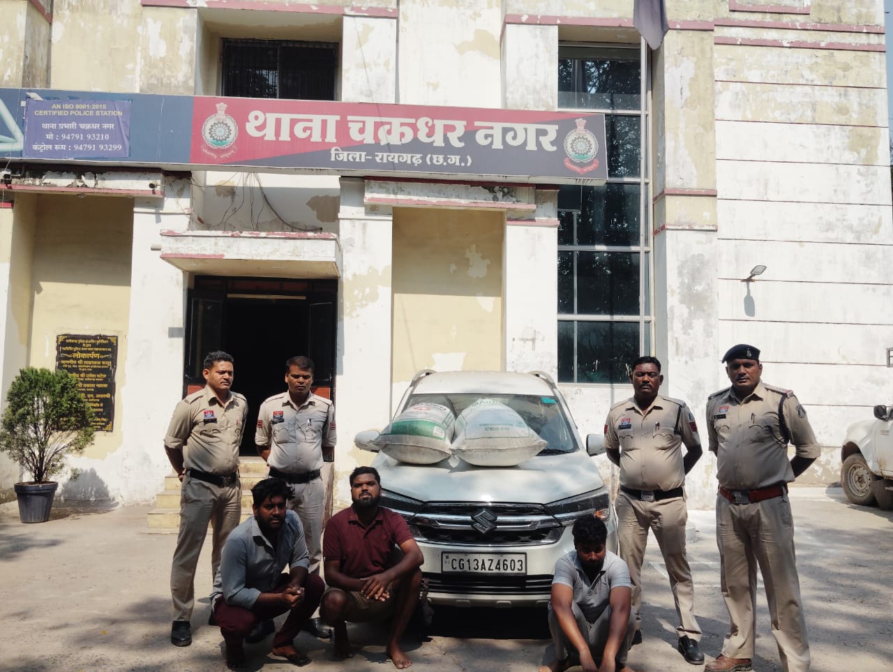 36 किलो गांजा के साथ 3 तस्कर गिरफ्तार, 15 लाख से अधिक की संपत्ति जब्त, बंगुरसिया ढाबा के पास नाकेबंदी में कार समेत दबोचे गए आरोपी
