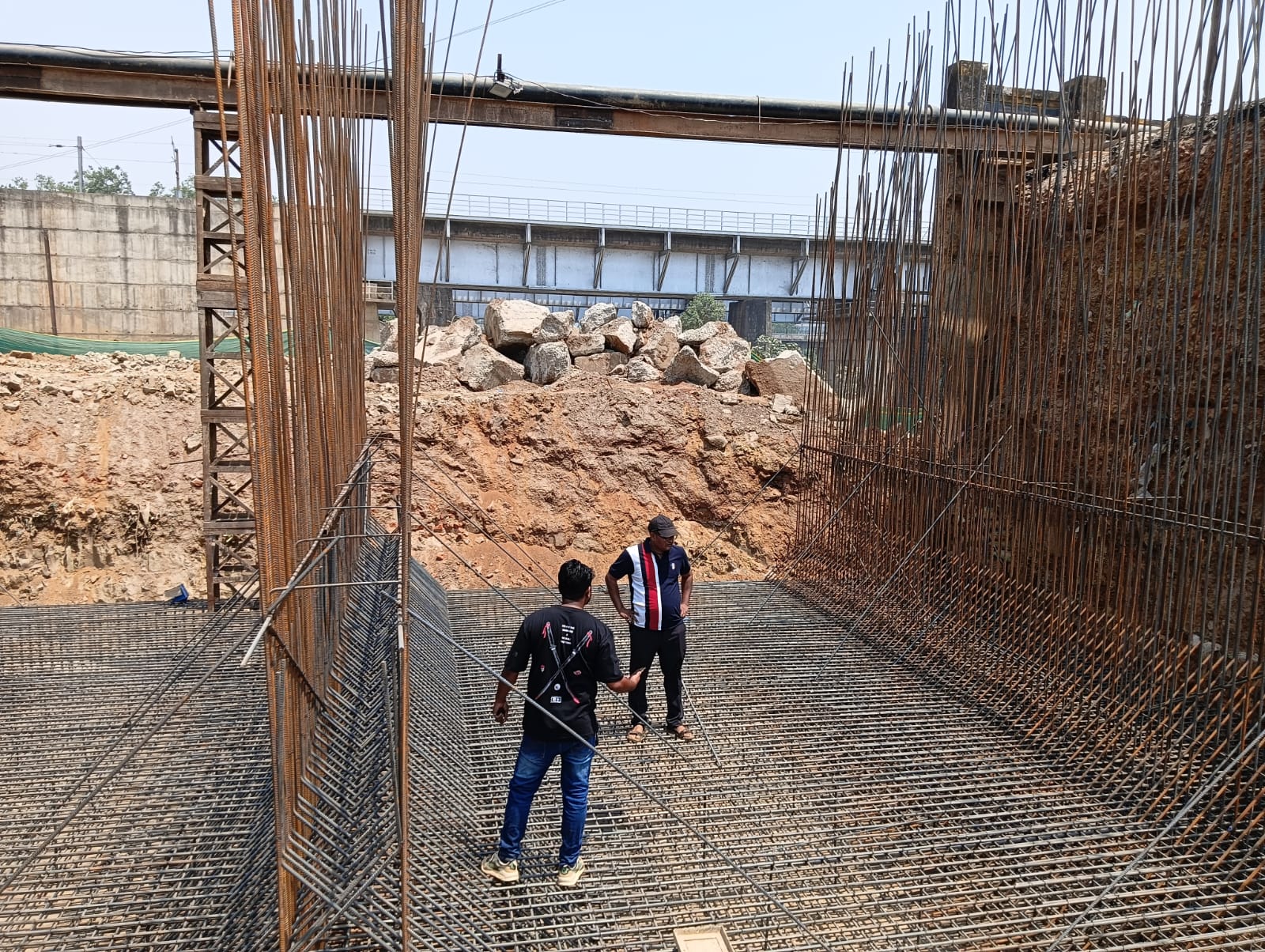 जल्द मिलेगी खर्राघाट से छठघाट तक सीधी सड़क की सुविधा, अवकाश के दिन भी आयुक्त कर रहे निर्माण कार्यों का निरीक्षण, गुणवत्ता के साथ तेजी लाने के निर्देश