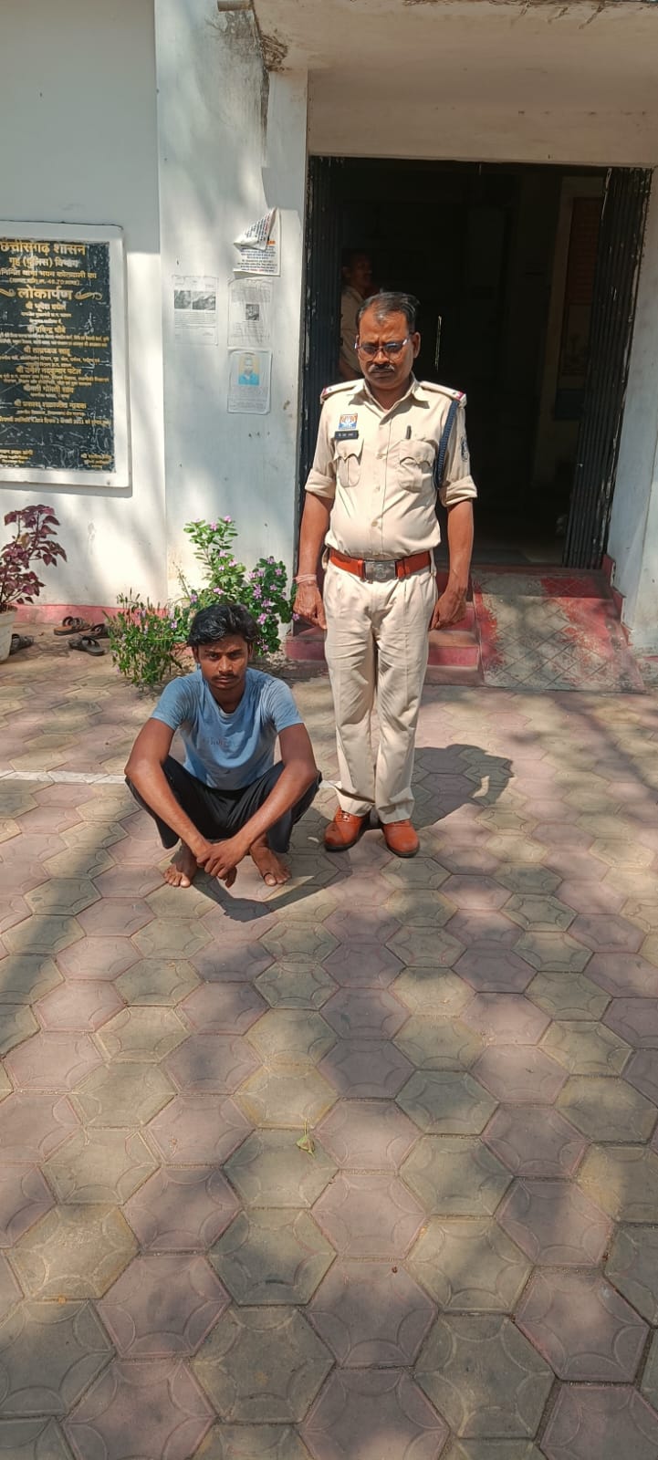 रायगढ़ पुलिस को मिली एक और सफलता—दुष्कर्म का फरार आरोपी गिरफ्तार, नाबालिग को शादी का झांसा देकर शोषण, लंबे समय से फरार था आरोपी