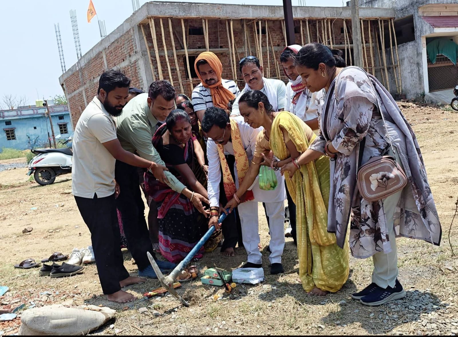 देवारपारा सोनुमुड़ा में बनेगा आधुनिक आंगनबाड़ी भवन, महापौर जीवर्धन चौहान ने किया भूमिपूजन, 12 लाख की लागत से बच्चों और महिलाओं को मिलेगी बेहतर सुविधा