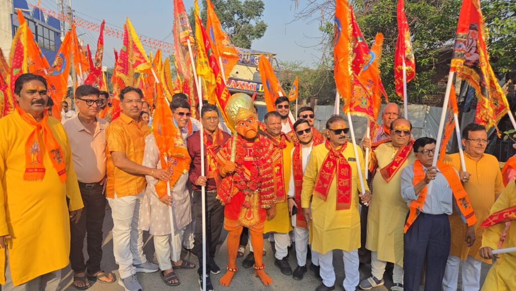 हनुमान जी के जयकारे के साथ निकली भव्य निशान यात्रा, हनुमान जयंती की खुशी में सर्वत्र महाभंडारा