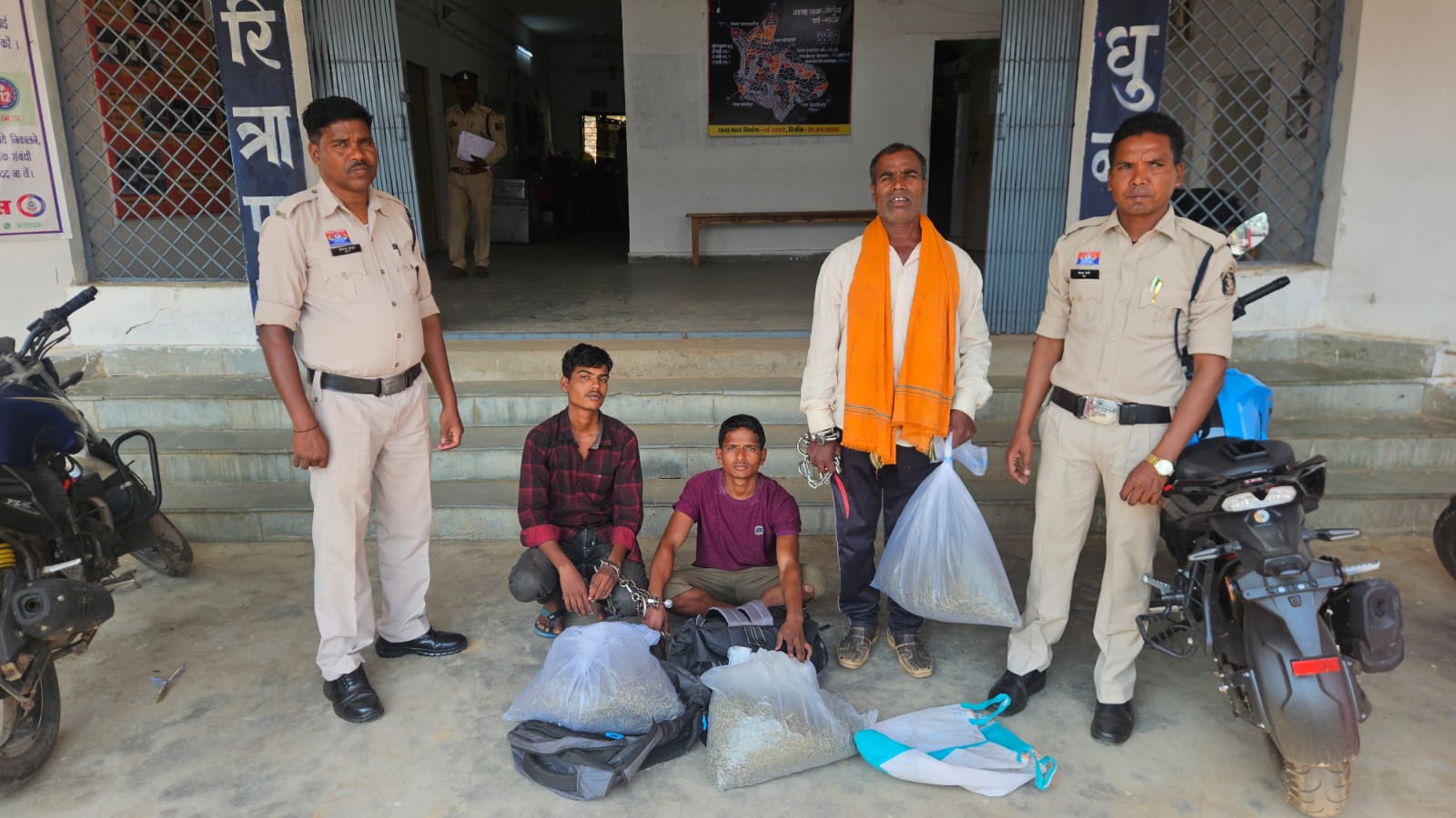 गांजा-शराब रेड, और जब्ती “ऑपरेशन आघात” में लगातार रायगढ़ पुलिस का एक्शन, 5 आरोपी गिरफ्तार, लैलूंगा पुलिस ने किया उड़ीसा कनेक्शन से गांजा सप्लाई का खुलासा