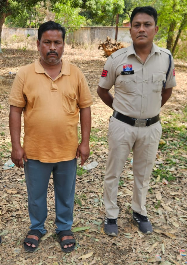 कुख्यात गौवंश तस्कर रब्बुल खान ‘ऑपरेशन शंखनाद’ के दबाव में किया सरेंडर, गौ तस्करी छोड़ मुख्यधारा में लौटने की जताई इच्छा