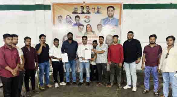 कलेक्ट्रेट घेराव के बाद अब उद्योगों की बारी, युवा कांग्रेस और एनएसयूआई करेगी जनआंदोलन, सिंघल प्लांट से आंदोलन का पहला चरण, कलेक्टर को सौंपा सूचना ज्ञापन