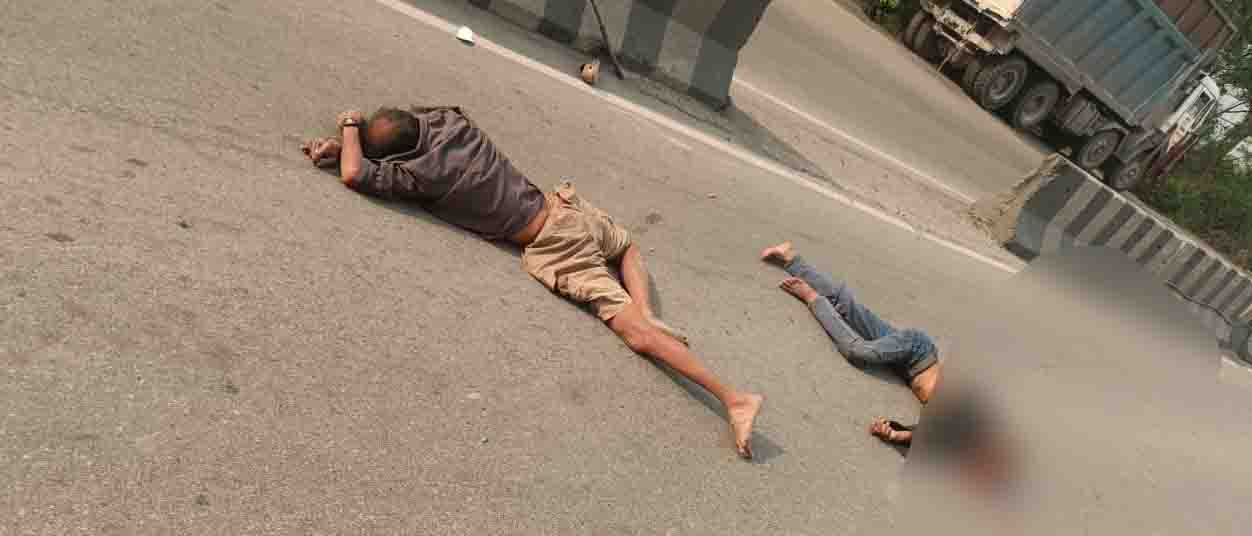 तेज रफ्तार बाइक डिवाइडर से टकराई, एक की मौत, दूसरा गंभीर, CCTV में कैद हुई पूरी घटना