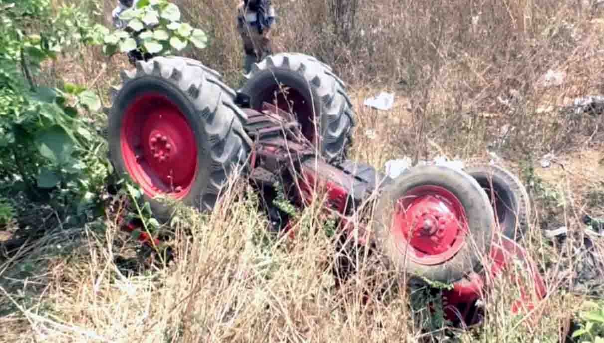 ट्रैक्टर पलट जाने की घटना में दबकर चालक की मौत, टायर फटने के कारण हुई घटना, मां मंगला कंपनी में काम करता था सत्यम