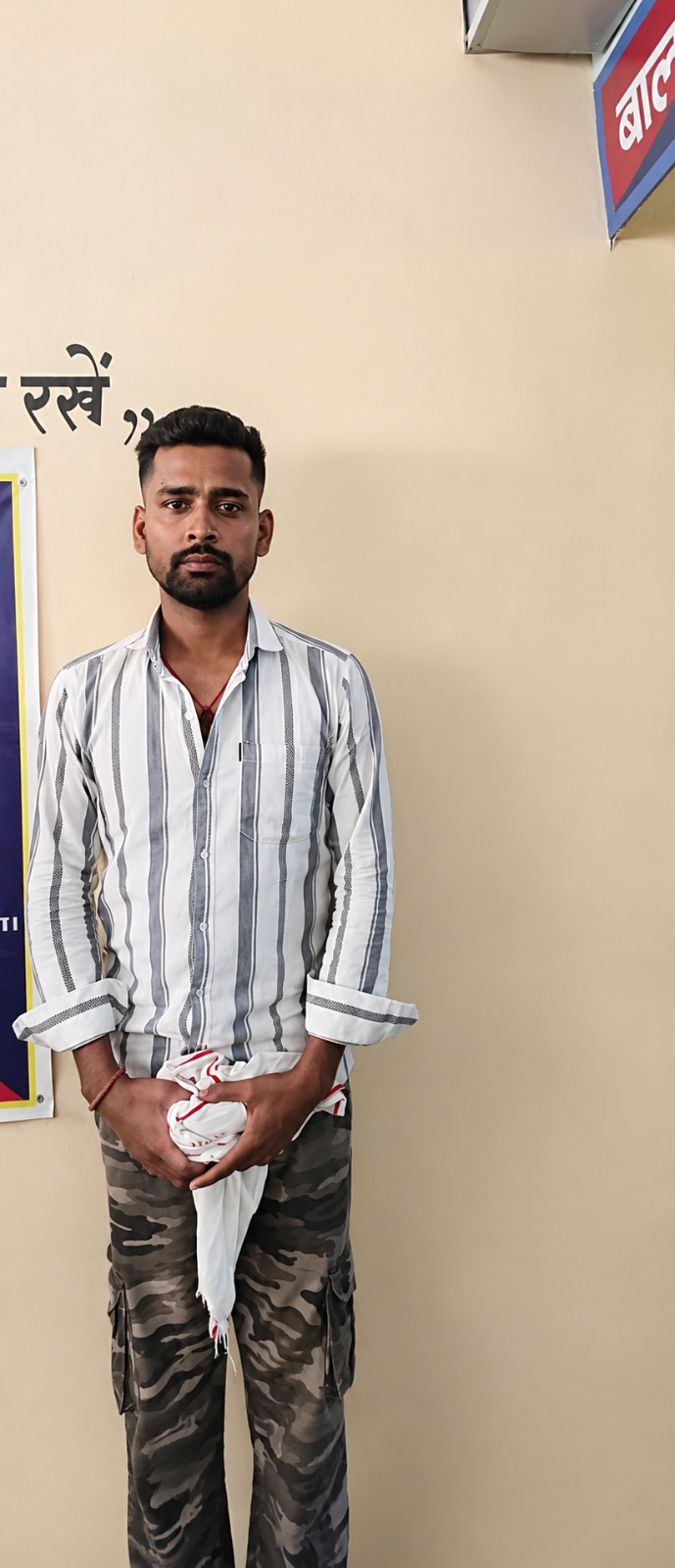 ऑनलाइन क्रिकेट सट्टा धरमजयगढ़ पुलिस की कार्रवाई — भारत टॉकीज के सामने सट्टा खिलाते एक गिरफ्तार, आरोपी के कब्जे से नगदी रकम, मोबाइल एवं सट्टा-पट्टी जप्त, आईपीएल मैच में हार-जीत पर लगवा रहा था दांव
