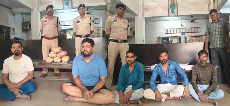 गांजा एवं नशीले इंजेक्शन कारोबारियों पर रायगढ़ पुलिस की बड़ी कार्रवाई, साइबर थाना एवं कोतवाली पुलिस की संयुक्त टीम ने बीड़पारा और रामलीला मैदान में दी दबिश, 05 आरोपी गिरफ्तार