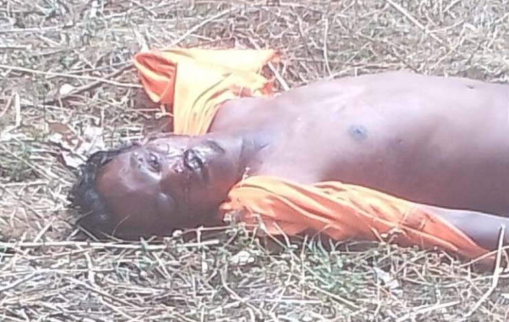 घर की बाड़ी में मिली युवक की लाश, हत्या की आशंका, एक संदेही को हिरासत में लेकर पूछताछ कर रही पुलिस, जल्द होगा खुलासा