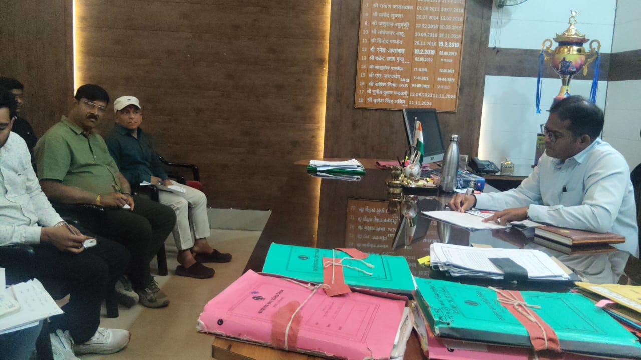 104 पीएम आवास निर्माण शुरू करने एक हफ्ते का अल्टीमेटम, पीएम योजना शहरी 2.0 की प्रगति की निगम आयुक्त ने की समीक्षा