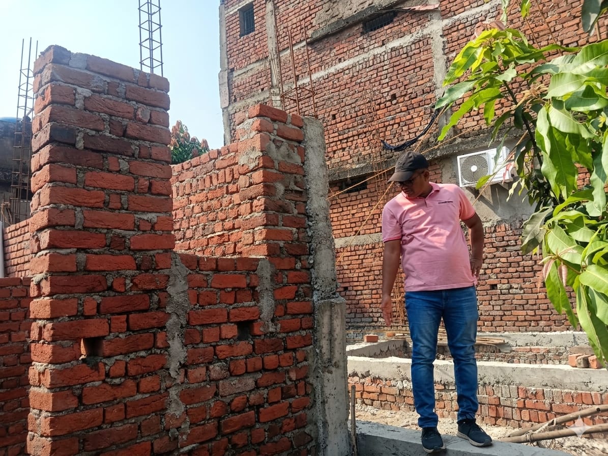 तालाब सौंदर्यीकरण और पीएम आवास कार्यों में तेजी लाने के निर्देश, कमिश्नर बृजेश सिंह क्षत्रिय ने किया सराई भद्दर, फटहामुड़ा और मिठ्ठूमुड़ा का निरीक्षण