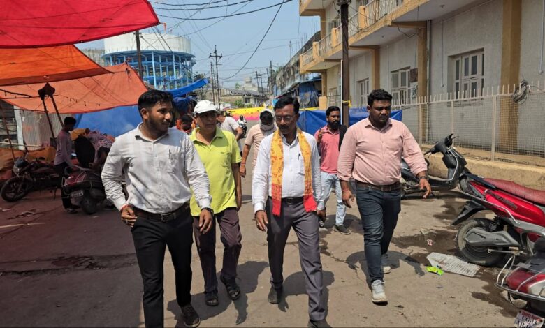 संजय कॉमप्लेक्स का महापौर ने किया निरीक्षण, जलभराव खत्म करने बड़ी नाली निर्माण तेज