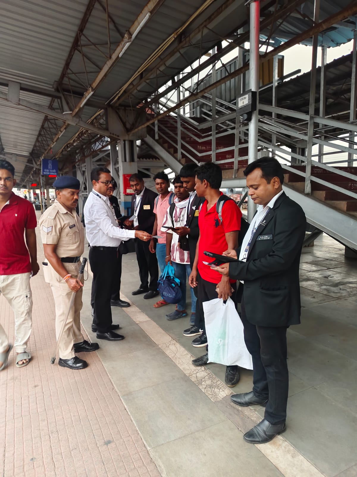 स्टेशन में चला टिकट चेकिंग अभियान, 18 ट्रेनों की जाँच, 440 मामलों में 02 लाख 40 हजार रुपये से अधिक की जुर्माना वसूली