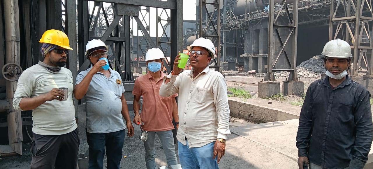 भीषण गर्मी से राहत के लिए उद्योगों में विशेष इंतजाम, श्रमिकों एवं आम नागरिकों को उपलब्ध कराया जा रहा ठंडा पानी, शरबत, नींबू पानी एवं ओआरएस, कारखानों में रेस्ट रूम एवं छांव की व्यवस्था से श्रमिकों को मिल रही राहत