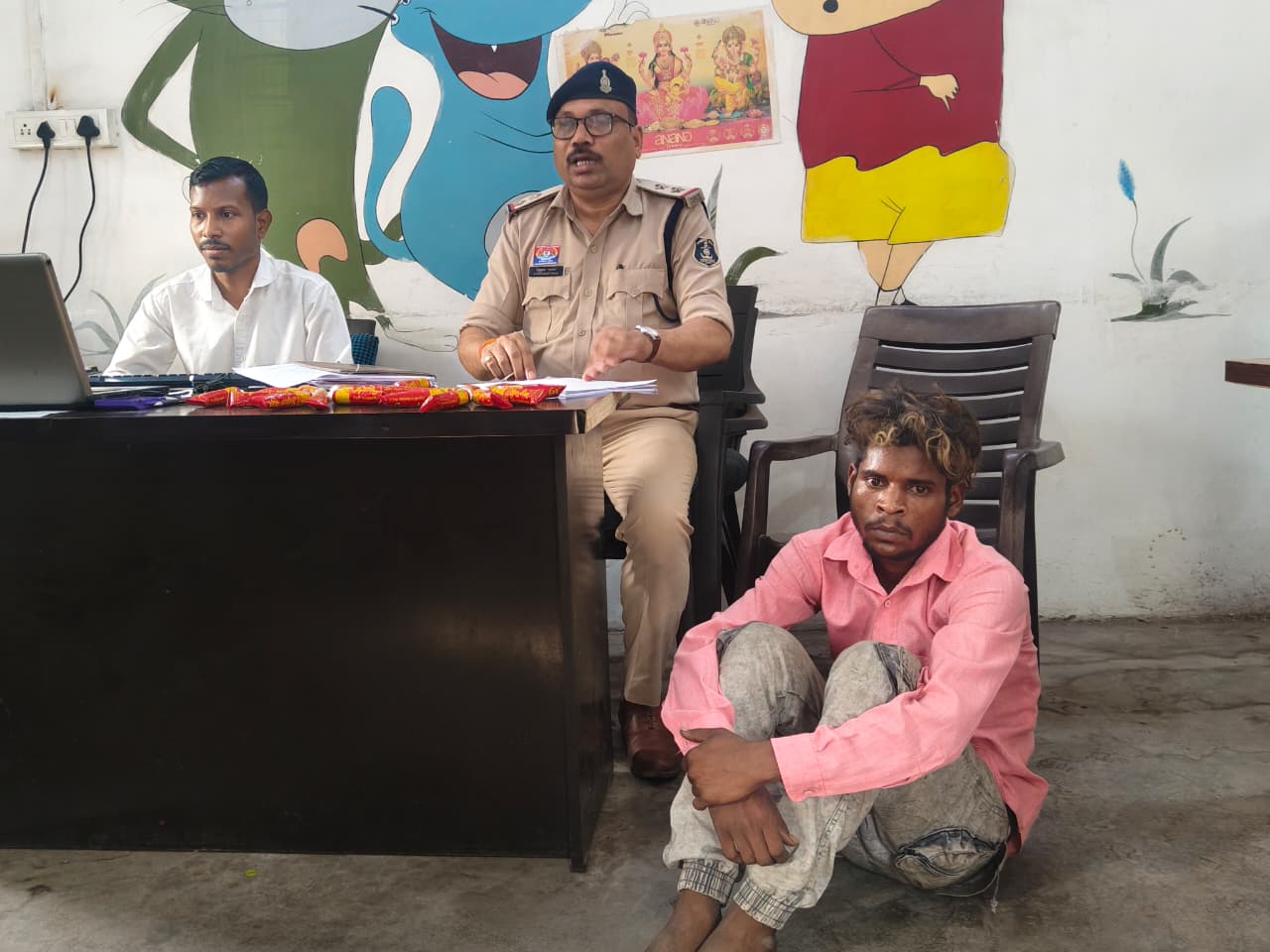 नाबालिगों को नशे के लिए सोल्यूशन बेचने वाला आरोपी गिरफ्तार, रामभांठा संजय मैदान में बच्चों को नशे के लिए बेचा जा रहा था सोल्यूशन, कोतवाली पुलिस ने दबोचा, आरोपी के कब्जे से 19 नग सुपर मैक्स सोल्यूशन