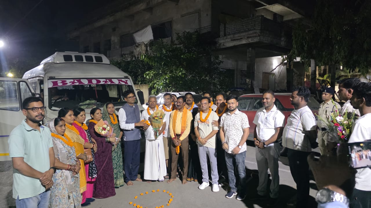 सोमनाथ स्वाभिमान यात्रा के लिए जिले से 17 श्रद्धालु हुए रवाना, वित्त मंत्री ओ.पी. चौधरी ने दी शुभकामनाएं, छत्तीसगढ़ सरकार की तीर्थ दर्शन पहल से श्रद्धालुओं का सपना हो रहा साकार