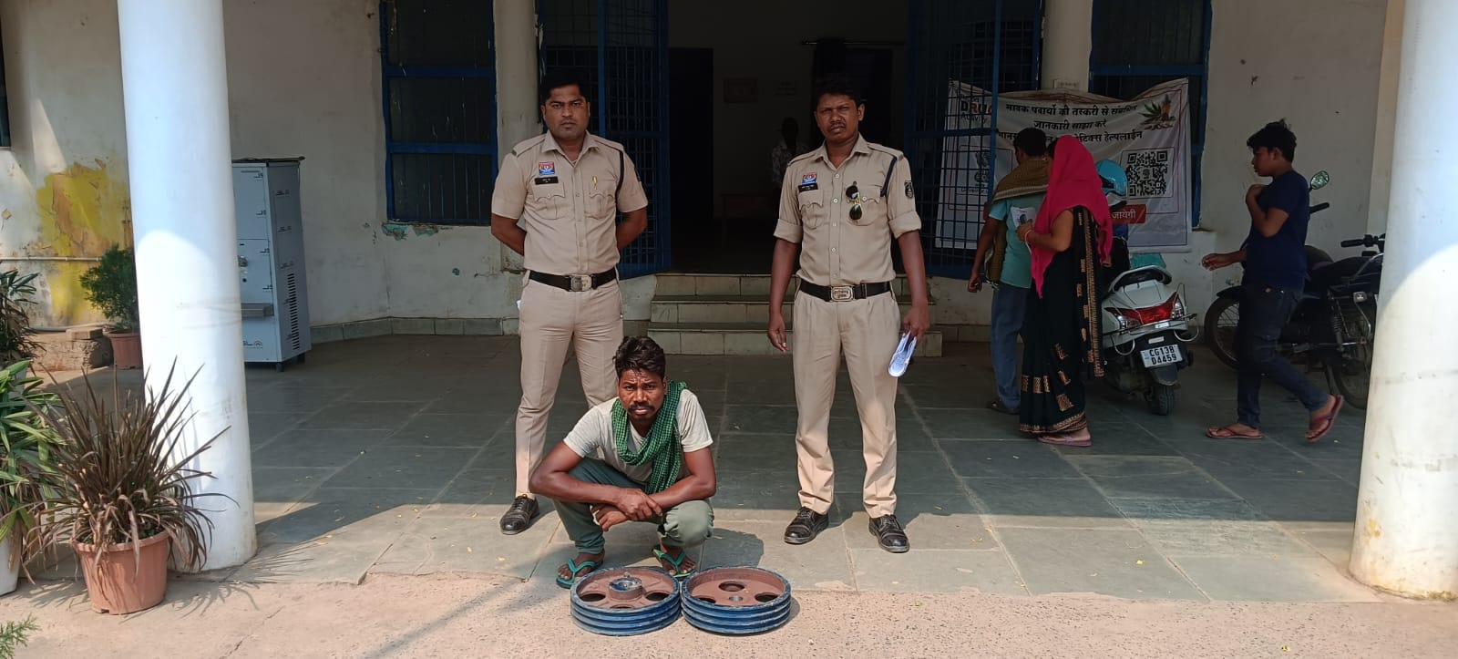 पुसौर पुलिस की त्वरित कार्रवाई, शॉ मिल से चोरी मशीनरी पार्ट्स बरामद, आरोपी गिरफ्तार, सीसीटीवी फुटेज के आधार पर 24 घंटे के भीतर आरोपी तक पहुंची पुलिस