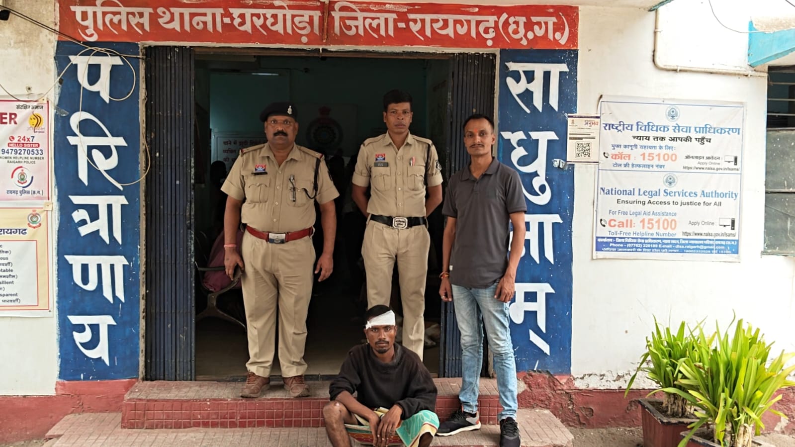 घरघोड़ा पुलिस ने फरार गांजा तस्कर को पत्थलगांव में दबिश देकर किया गिरफ्तार, पुलिस की कार्यवाही में अप्रैल माह में 3.5 किलो गांजा के साथ पकड़े गए फरार तस्कर के दो साथी