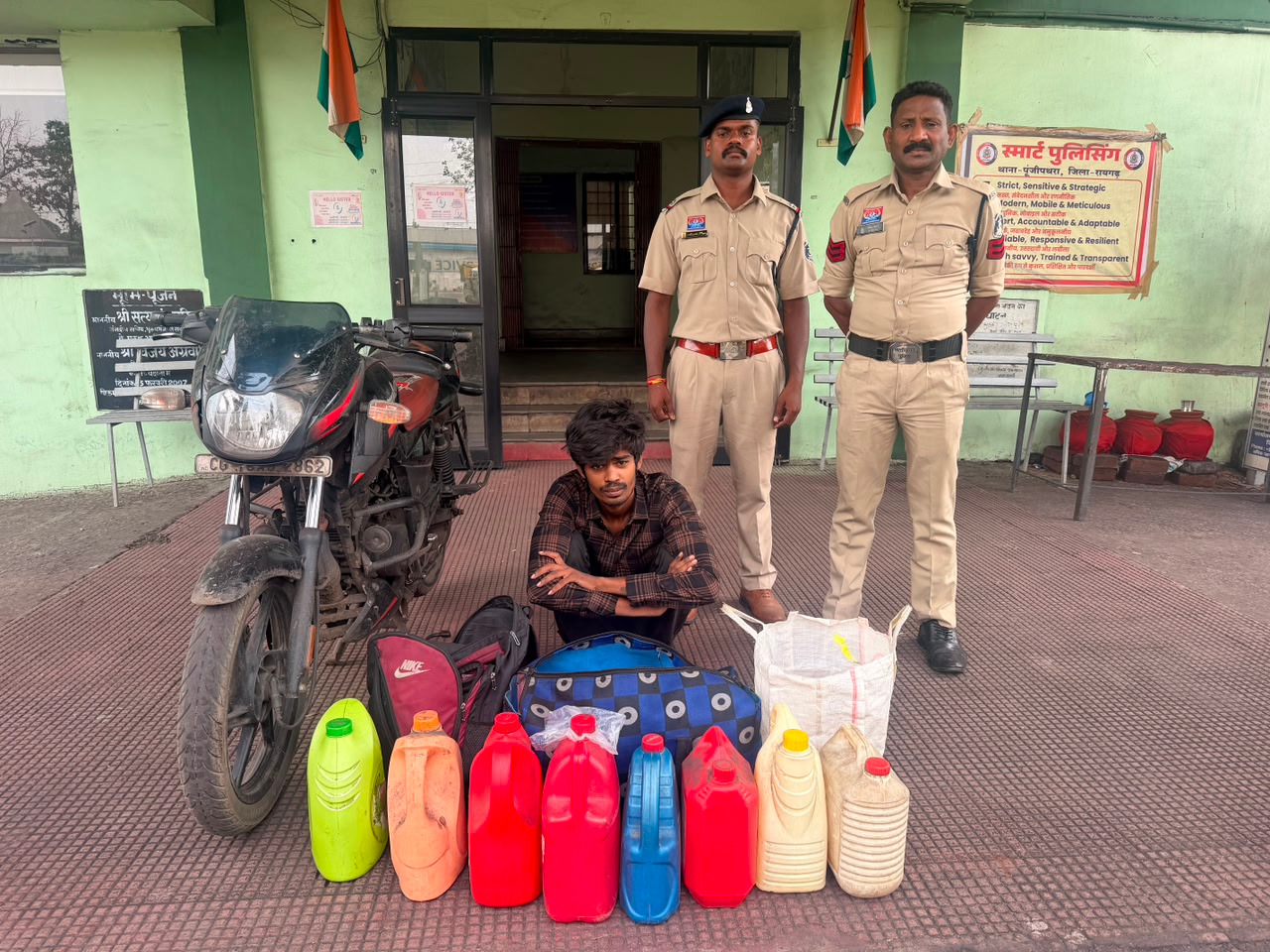 शराब कारोबारियों पर रायगढ़ पुलिस की ताबड़तोड़ कार्रवाई जारी, कोतवाली, साइबर-जूटमिल, खरसिया एवं पूंजीपथरा पुलिस की चार बड़ी कार्रवाई, 5 आरोपी गिरफ्तार